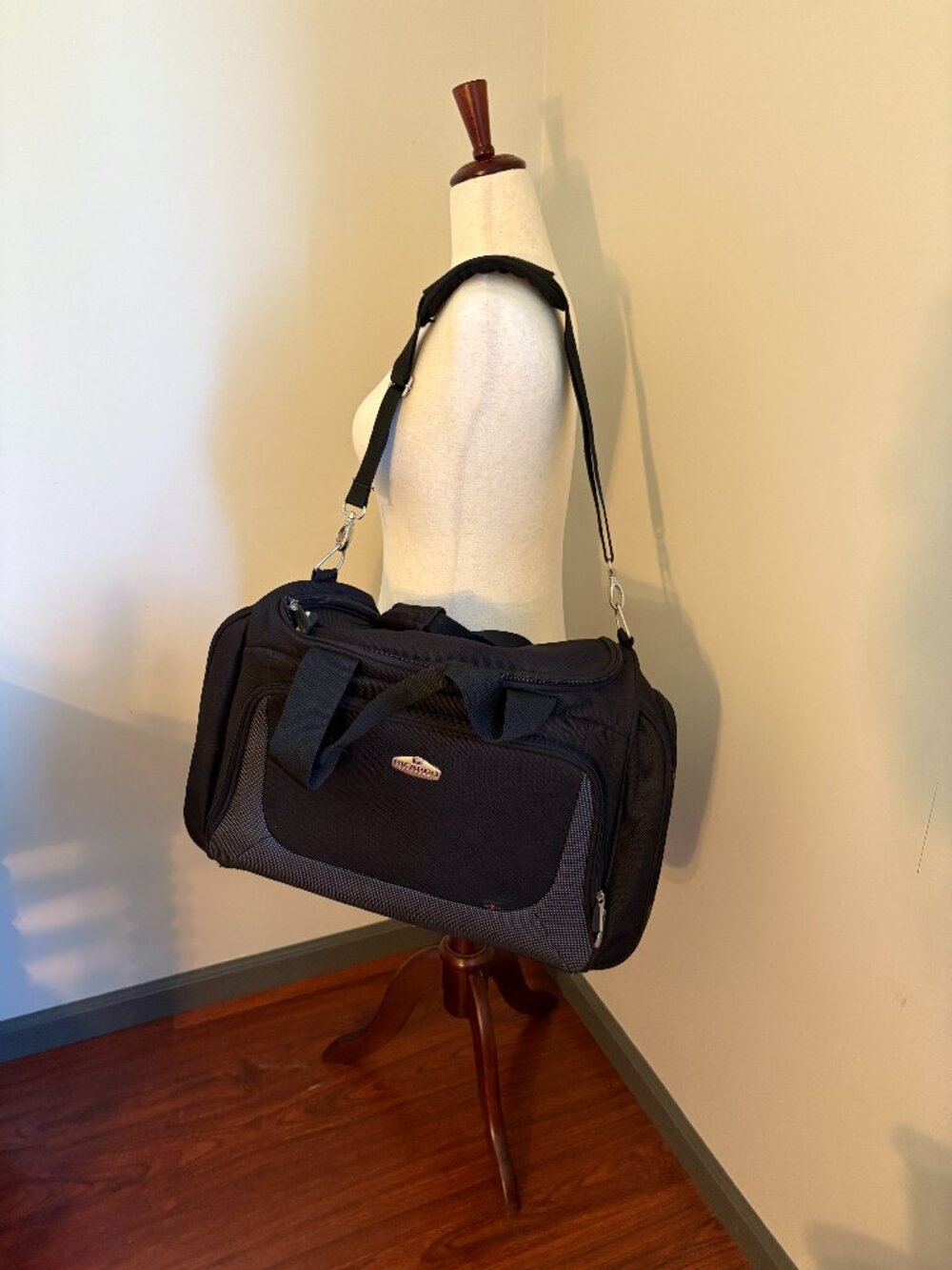 Ricardo Beverly Hills Black Weekender Duffel Bag Carry-On Travel Bag